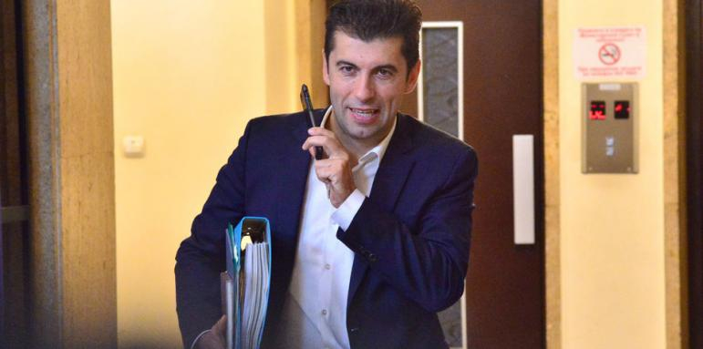Кирил Петков от 10 дни не вдига телефона на Николай Денков
