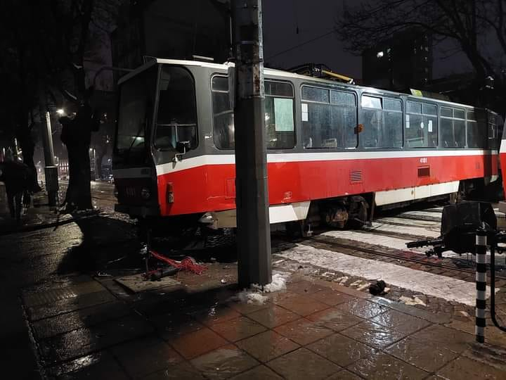Очевидци алармират за ад в района на 18-о училище в София СНИМКИ