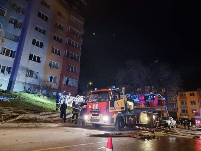 Ето какво рисково действие на пожарникарите спасило умиращите едномесечни близначета от ада в Благоевград ВИДЕО