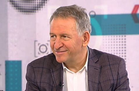 Кацаров награби и разцелува наследничката си пред камерите СНИМКИ