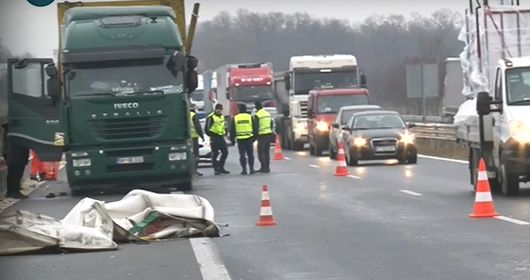 Първо ВИДЕО от адското меле с труп на АМ "Тракия"