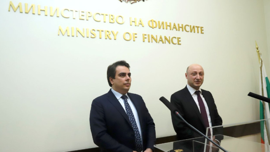 Асен Василев с голяма новина за въвеждането на еврото у нас! 