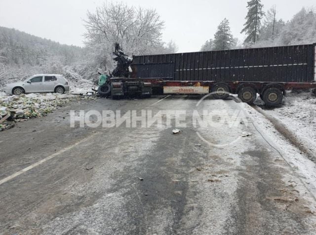Меле затвори пътя София – Варна край Омуртаг СНИМКИ