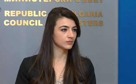 Шефката на кабинета на Петков попари народа с тези думи за мораториума върху цените на тока и парното