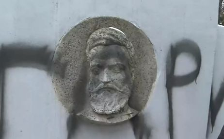 Вандали оскверниха паметника на Ботев в Перник 