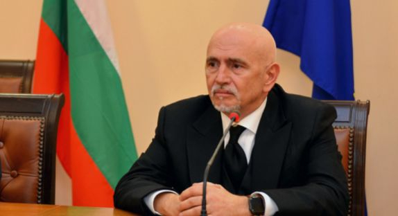 Новият транспортен министър започна чистката 