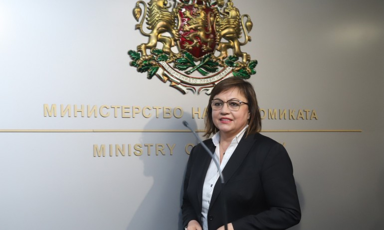 Нинова с апел да се спре прехвърлянето на акциите от Пловдивския панаир