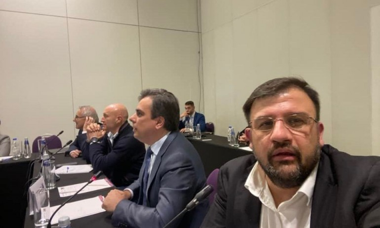Депутат от ИТН скочи на колега от ПП, писа му "слаб 2" по финанси
