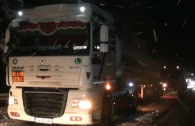 На подбалканския път София - Бургас положението е критично СНИМКИ