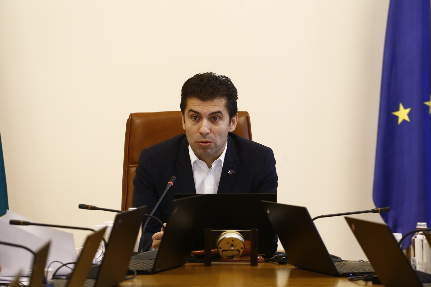 Премиерът Кирил Петков смая със семейна СНИМКА