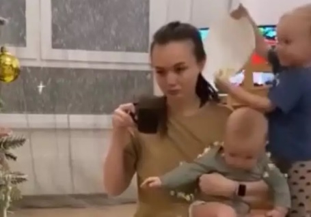 Млада жена доказа, че нервите на майките са от стомана ВИДЕО