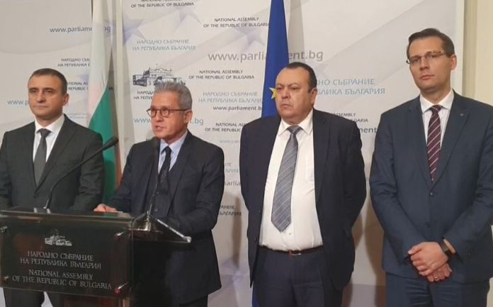 ДПС: Делян Пеевски несправедливо бе замесен в измислена афера с паспорти! ВИДЕО