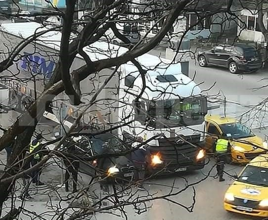 ТИР се вряза в БМВ във Видин СНИМКИ