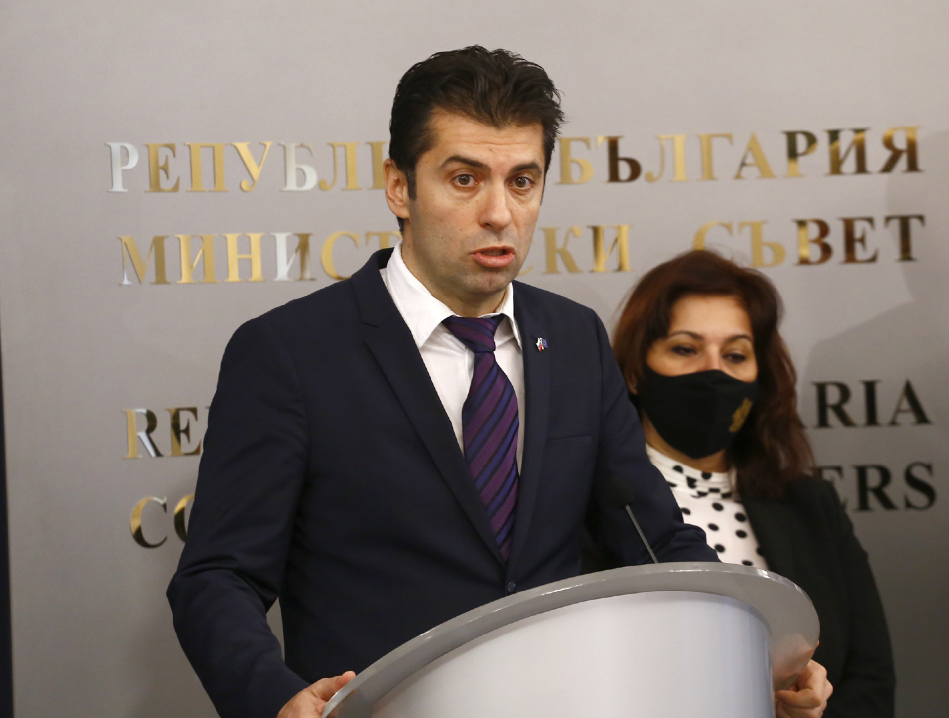 Кирил Петков с работна среща, въпреки карантината