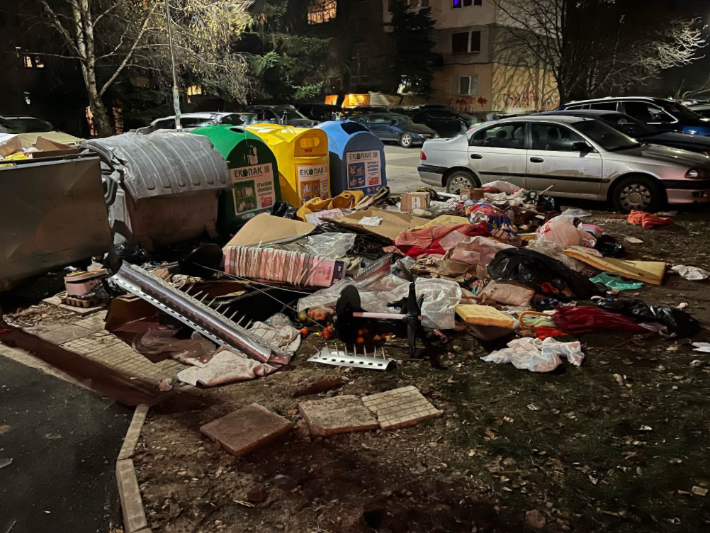Софиянец показа с гнусна СНИМКА колко му е коледно в квартала