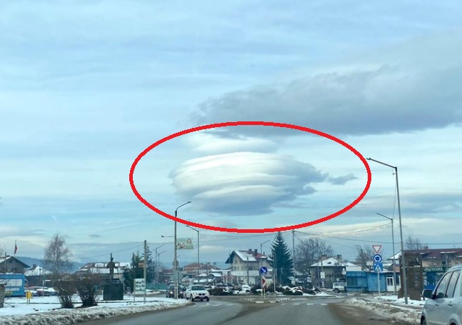 Уникална СНИМКА на нещо като НЛО над Самоков шашна мрежата 
