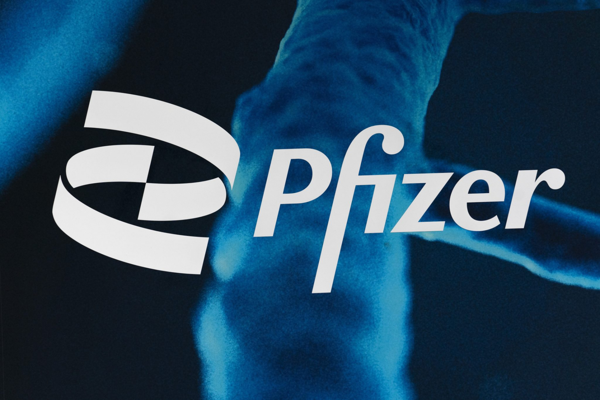 Попарени надежди: FDA огласи опасни странични ефекти на хапчето на Pfizer срещу К-19 