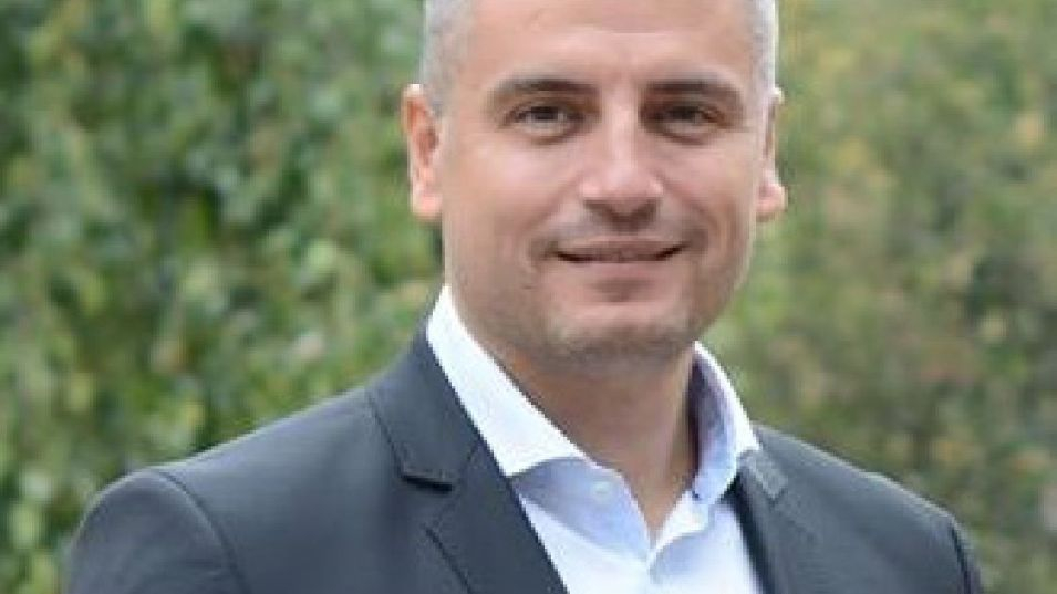 Недоразуменията на новата власт: Странните занаяти на шефовете на комисии в парламента