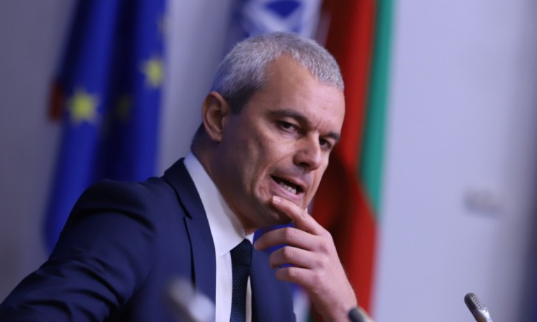 От "Възраждане" поискаха затваряне на границите за граждани от "свръхваксинирани концлагери"  