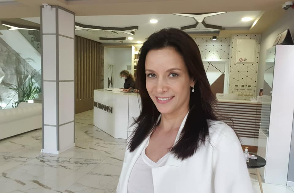 Яна Маринова си пийна вино и разкри шокиращи неща за живота си СНИМКА