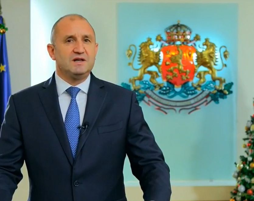 Радев не пропусна да намеси политиката в новогодишната си реч, но... ВИДЕО
