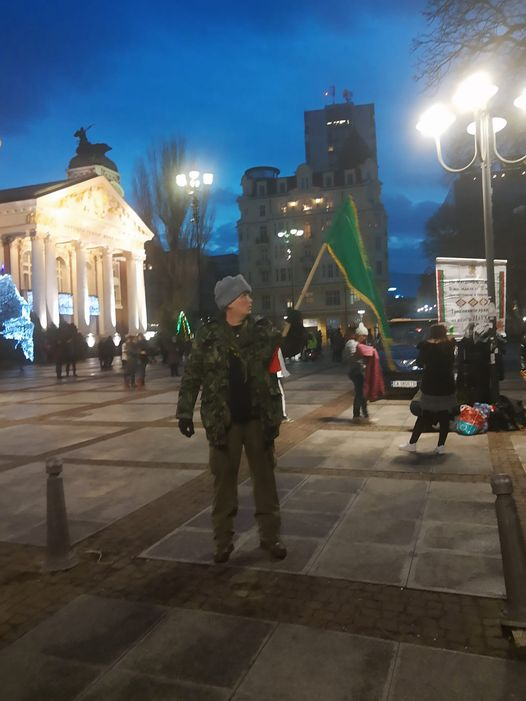 Mъжът с гранатата пред БЛИЦ TV: Ще взривя всеки, който ваксинира деца!
