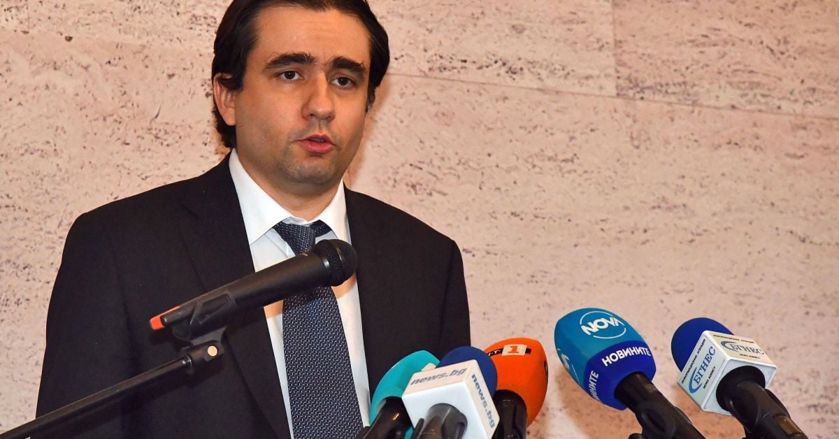 Министър се ожали, че му използват името 