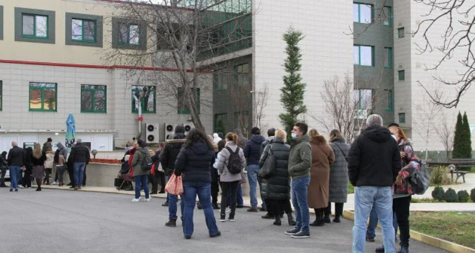 Омикрон хвърли в паника България! Вместо да празнува, народът се юрна да... ВИДЕО
