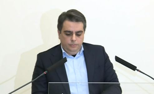 Финансовият министър разкри ще смени ли шефа на НАП заради скандала със задлъжнялата му фирма