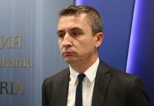 Министър Николов развъртя метлата в Българския енергиен холдинг