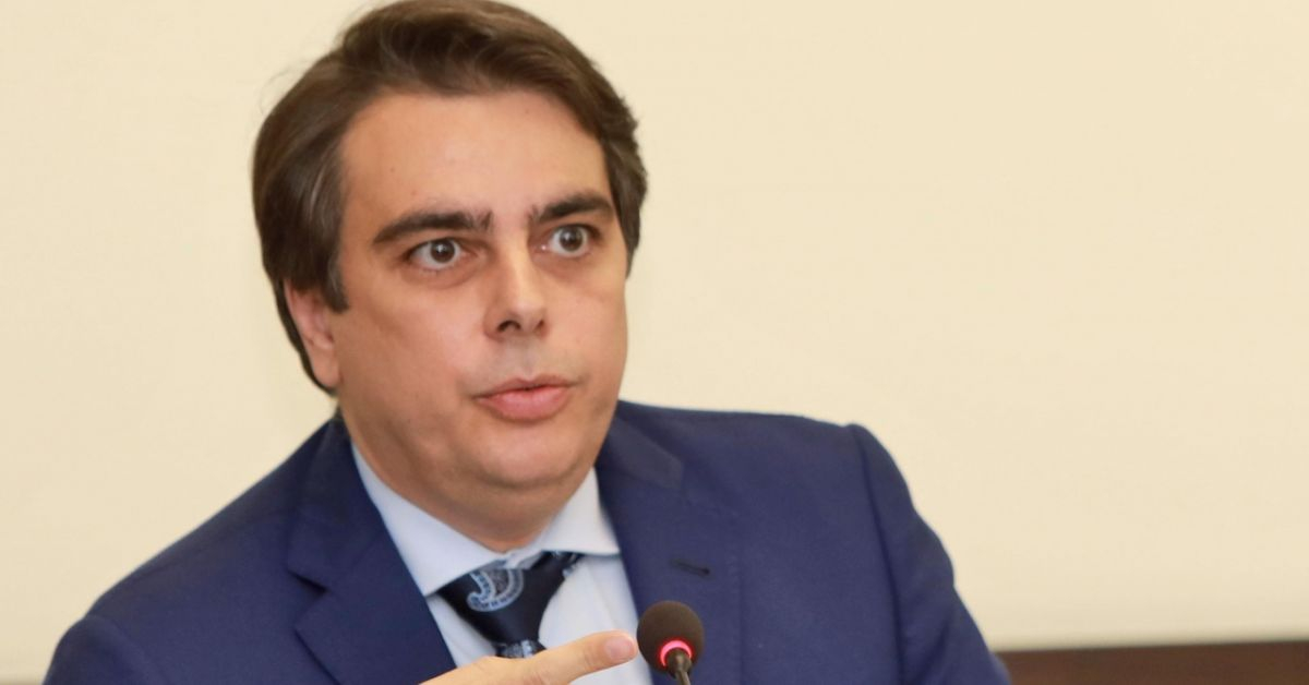 Не е за вярване: Замразяват парите на чиновниците през 2022 г. 