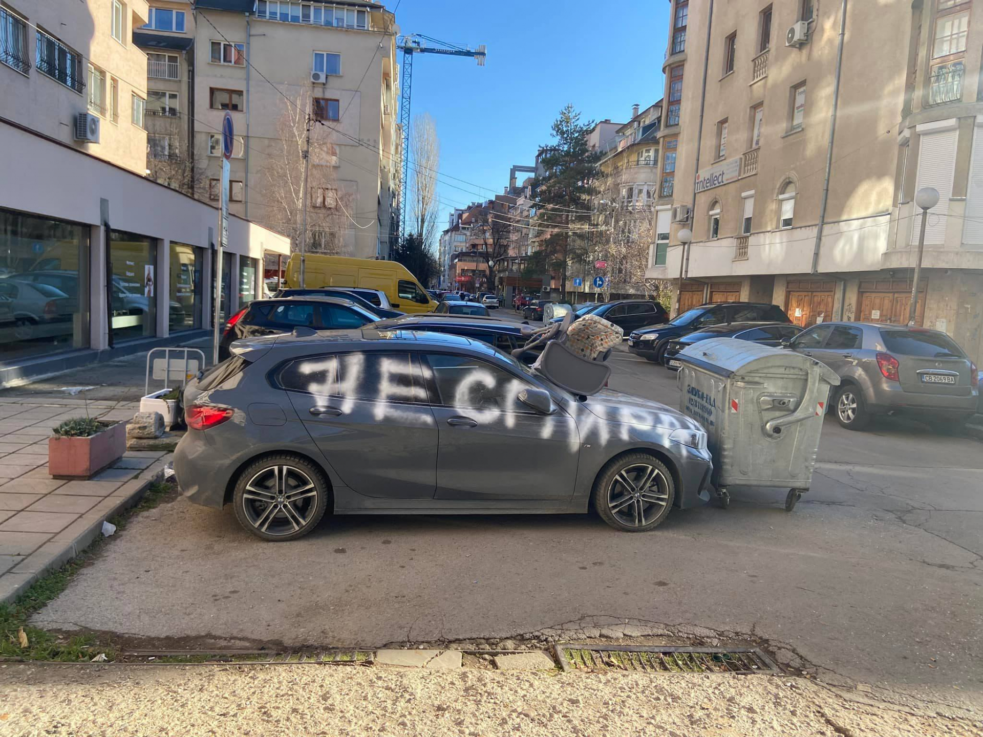 Жестоко отмъщение за "неправилно" паркиране в столичния кв. "Борово" СНИМКА
