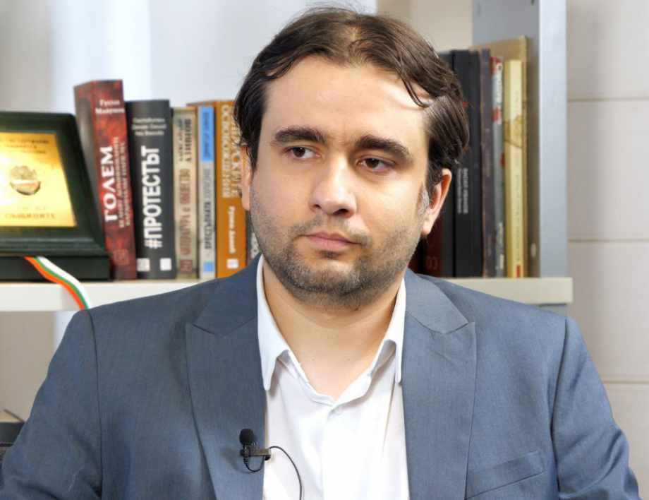 Министър Божанов създава още една агенция, докато дигитализира властта 