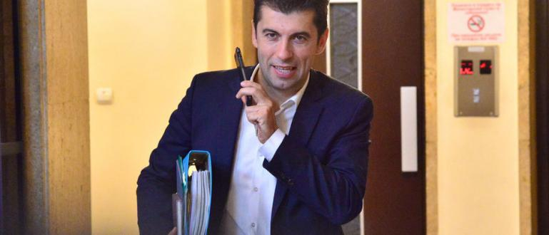 Историк: Не мога да си обясня защо Кирил Петков ще ходи в Скопие