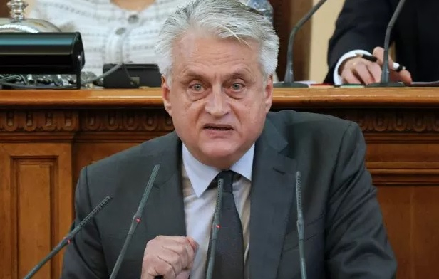Жесток скандал в парламента! Карадайъ напусна залата заради Рашков