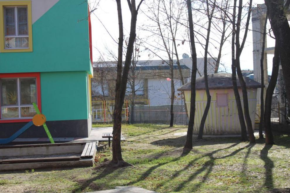 Извънредна ситуация в детска градина в Благоевград, рухна...  СНИМКИ