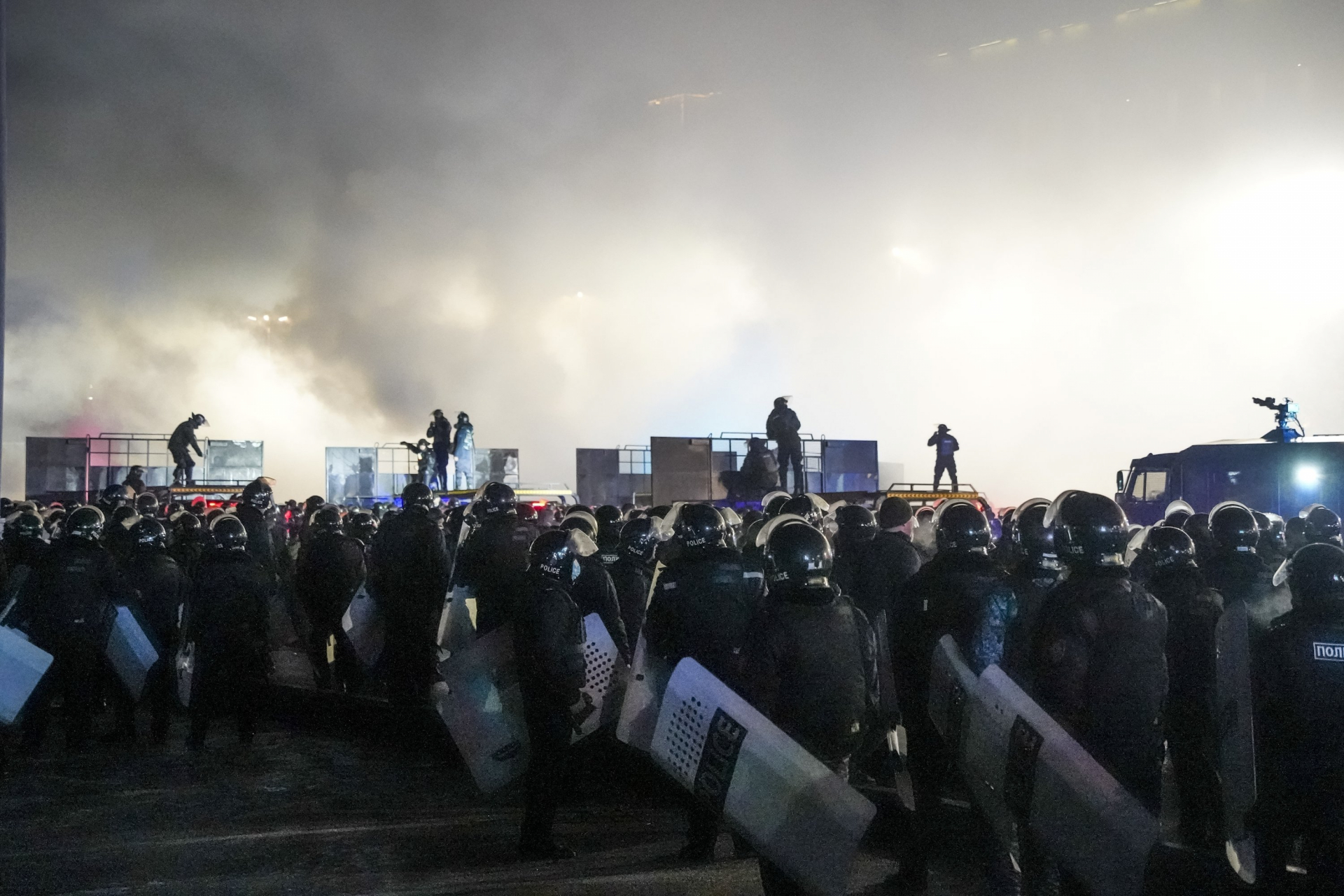 Боян Чуков посочи най-големия печеливш от цветната революция в Казахстан