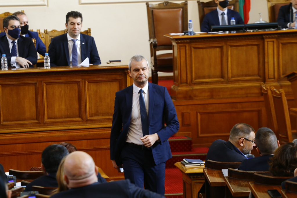 Правната комисия посече лошо "Възраждане"