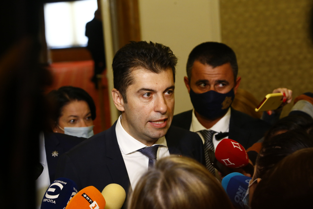 Кирил Петков обяви, че Цацаров е с отнет допуск до класифицирана информация ВИДЕО