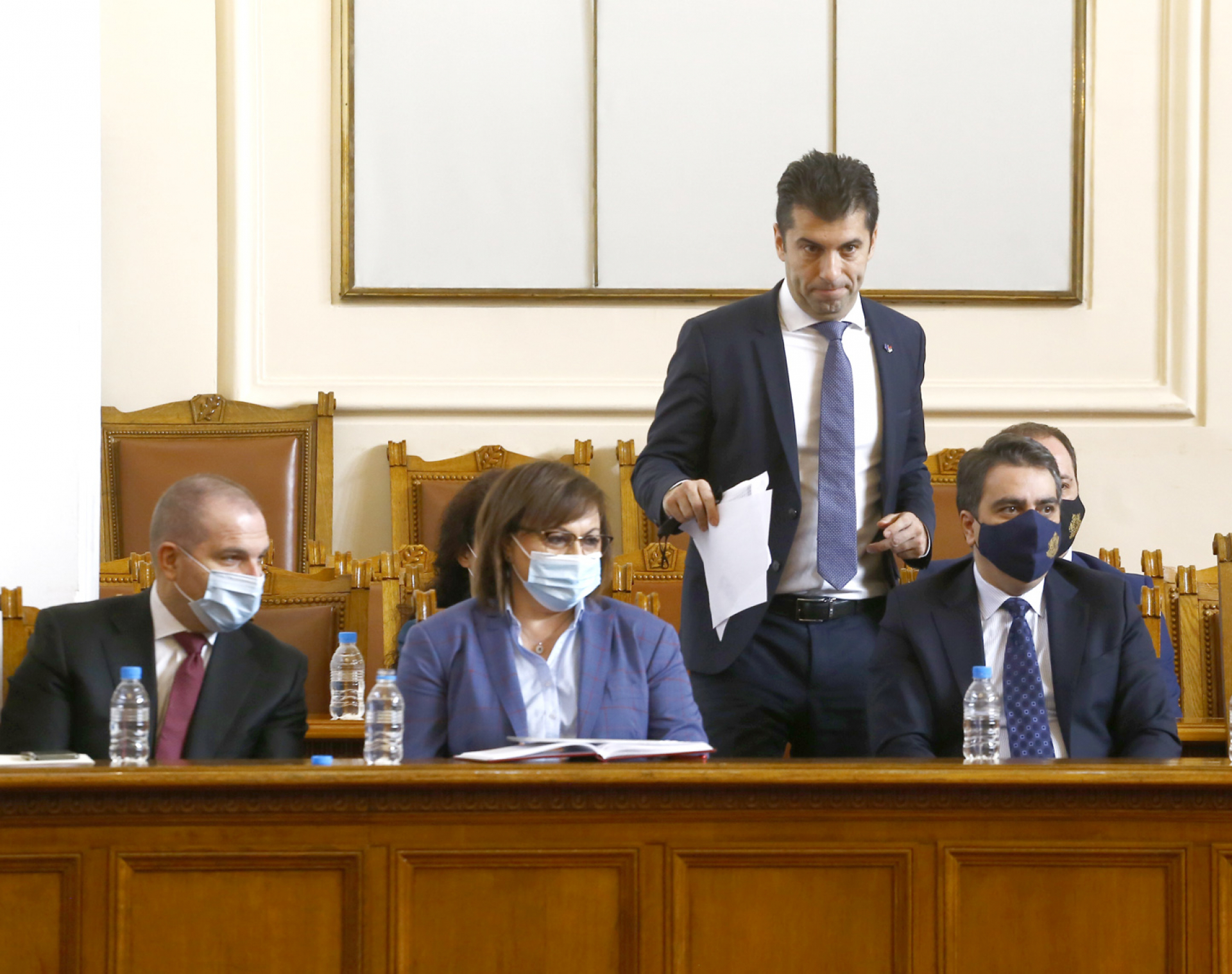 Предупредиха Петков: Гласували за вас бизнесмени вече ви мразят, всеки ден искат война, искат въстание! 