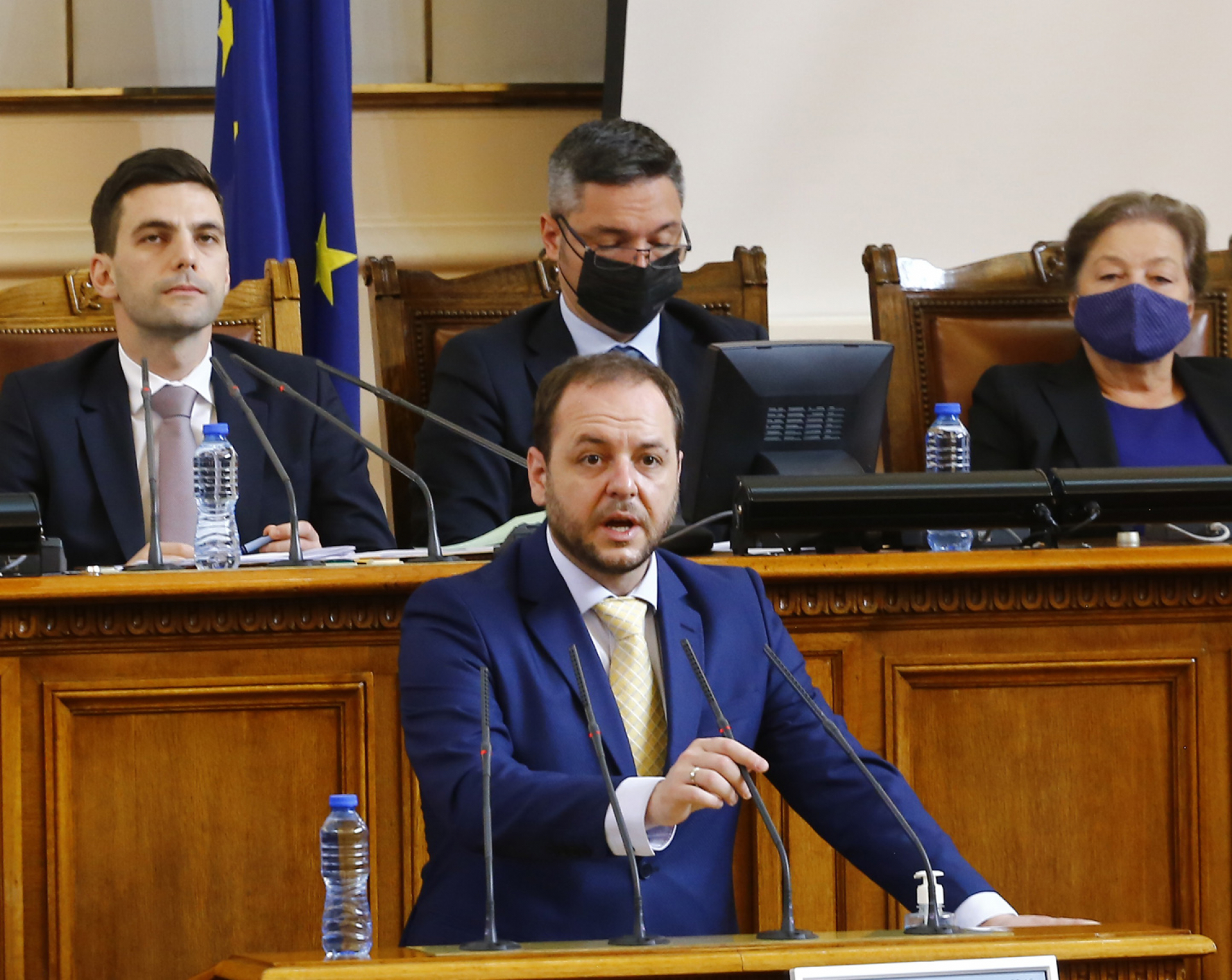 Мрежата прегря след странни думи на вицепремиера Сандов за войната в Украйна 