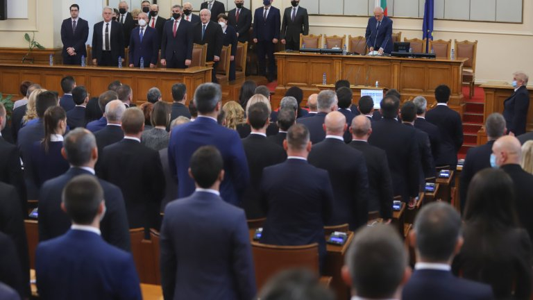 Кой, какъв късмет изкара от новогодишната баница в Парламента