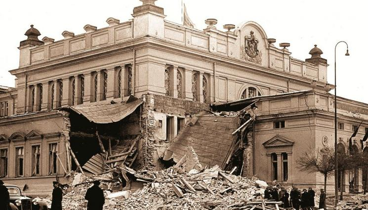 За да принудят България да скъса с Хитлер: Британски и US бомбардировачи изравняват София със земята СНИМКА