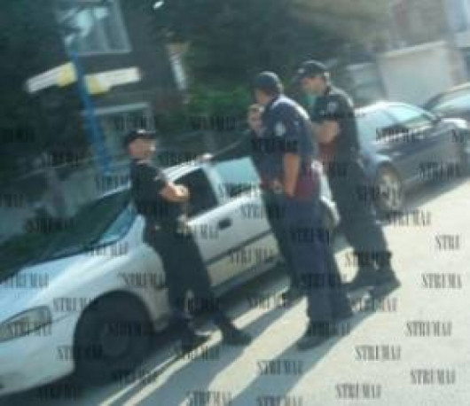 Баща отвлече децата си от дома на жена си в Септември, а после... СНИМКИ