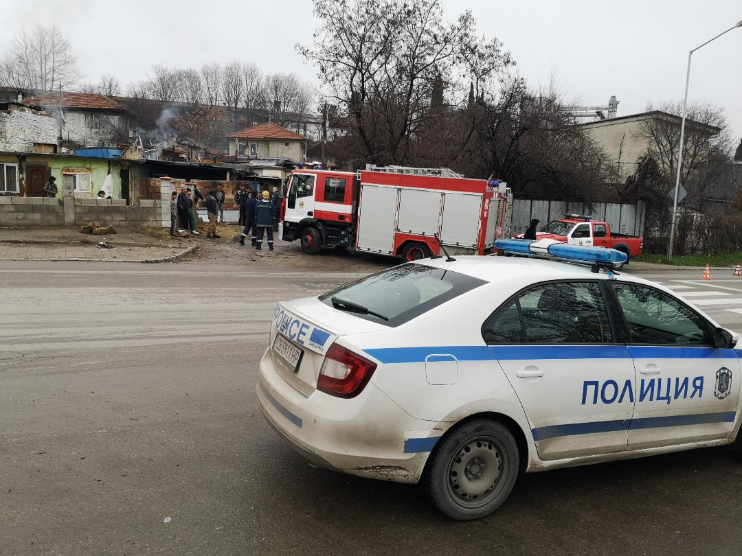 Само в БЛИЦ! Извънредна ситуация във Варна: Роми налитат на бой заради… ВИДЕО
