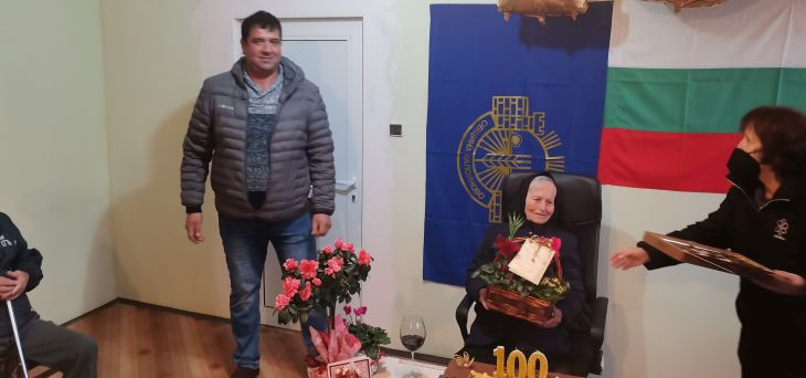 БЛИЦ TV: Цяло село се събра да празнува 100-г юбилей на близка роднина на Мария Цънцарова