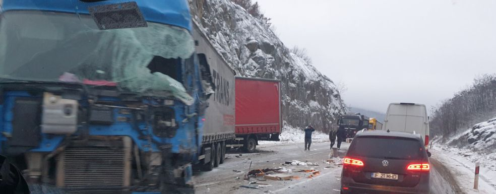 Страшна катастрофа с 3 тира в Прохода на Републиката СНИМКИ 