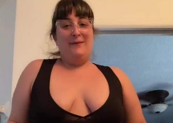 Жена поръча рокля от Amazon и остана гола в интимните зони ВИДЕО 18+
