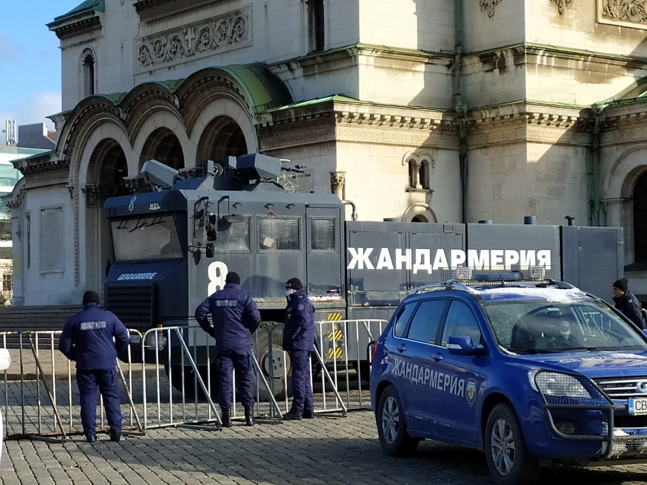 Пред НС се готвят за война, ето какво се случва СНИМКИ