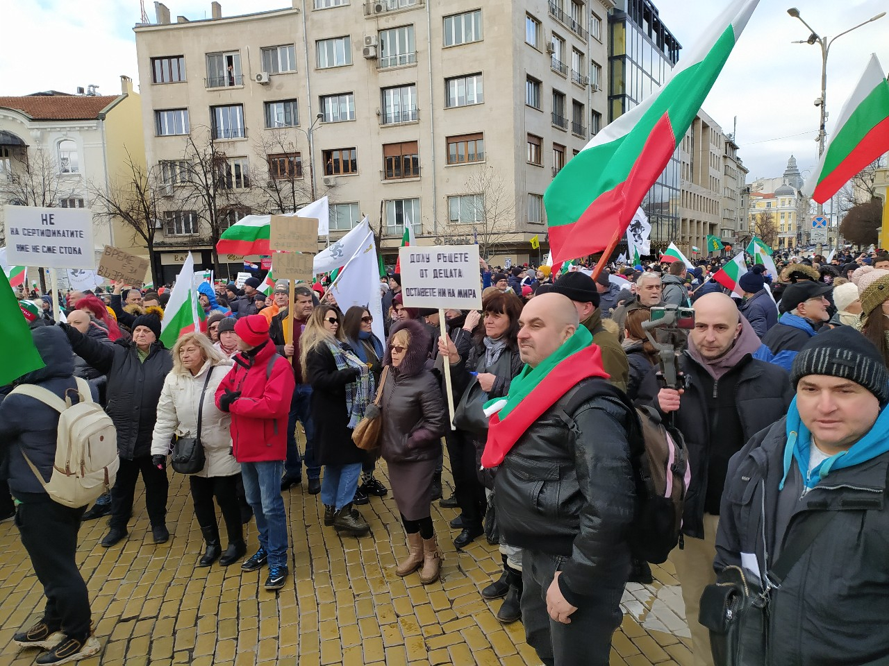 На COVID протеста става все по-напечено, а един участник смая всички! Култови СНИМКИ